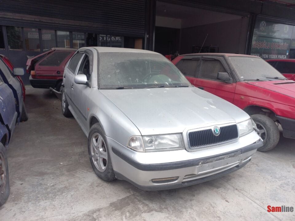 SKODA OCTAVIA 1.6 2000 MODEL AKL