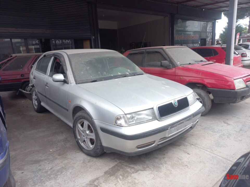 SKODA OCTAVIA 1.6 2000 MODEL AKL