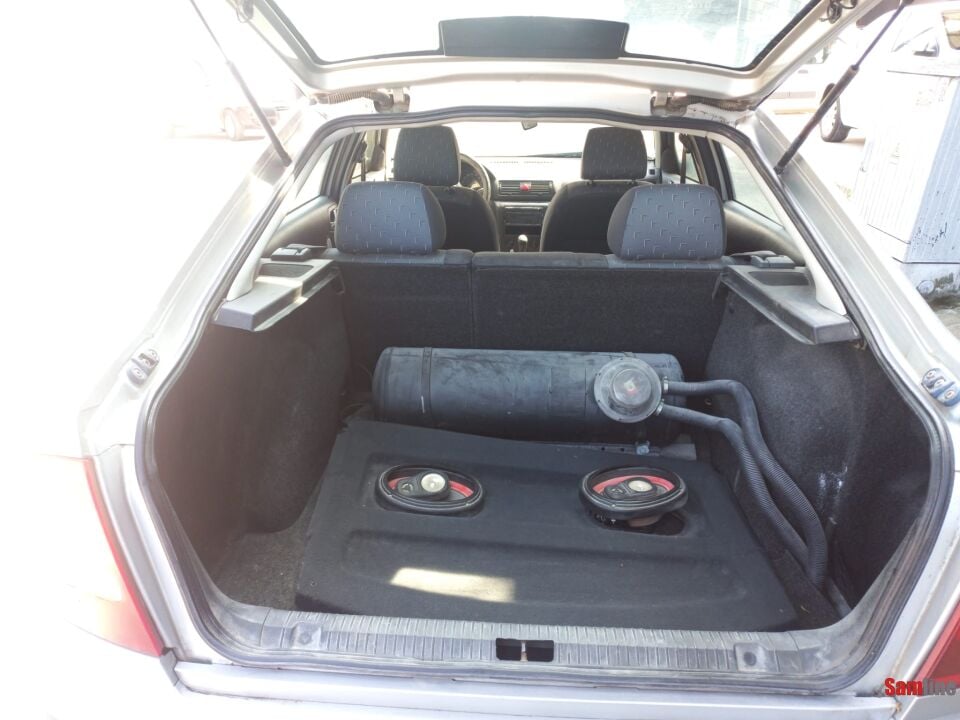 SKODA OCTAVIA 1.6 AMBIENTE (2001 MODEL)