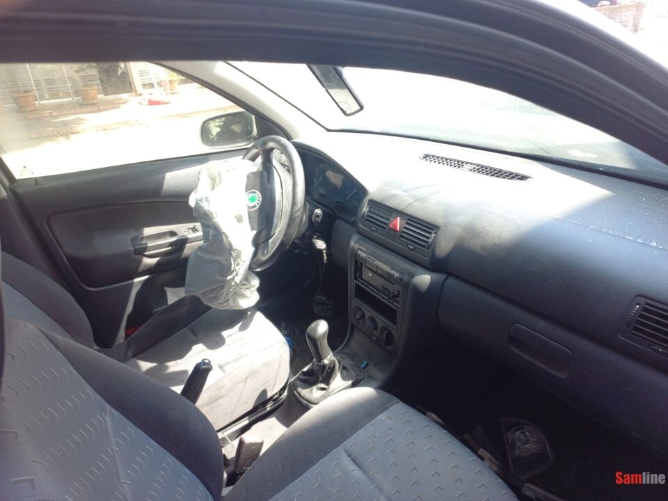 SKODA OCTAVIA 1.6 AMBIENTE (2001 MODEL)