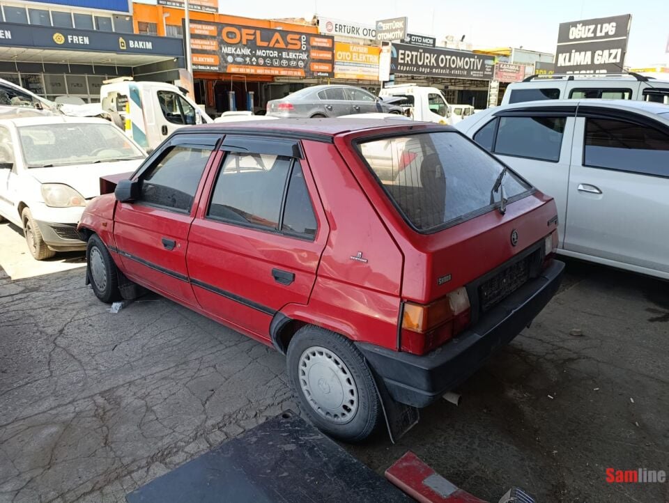SKODA FAVORİT 1.3 135 LX (1993 MODEL)