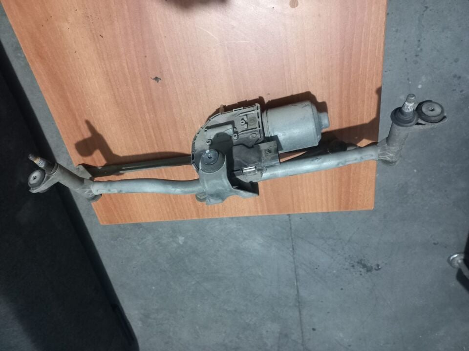SİLECEK SİLGİ MOTORU VE KOLLARI VW CADDY 2K1955119C - 2K1955601A