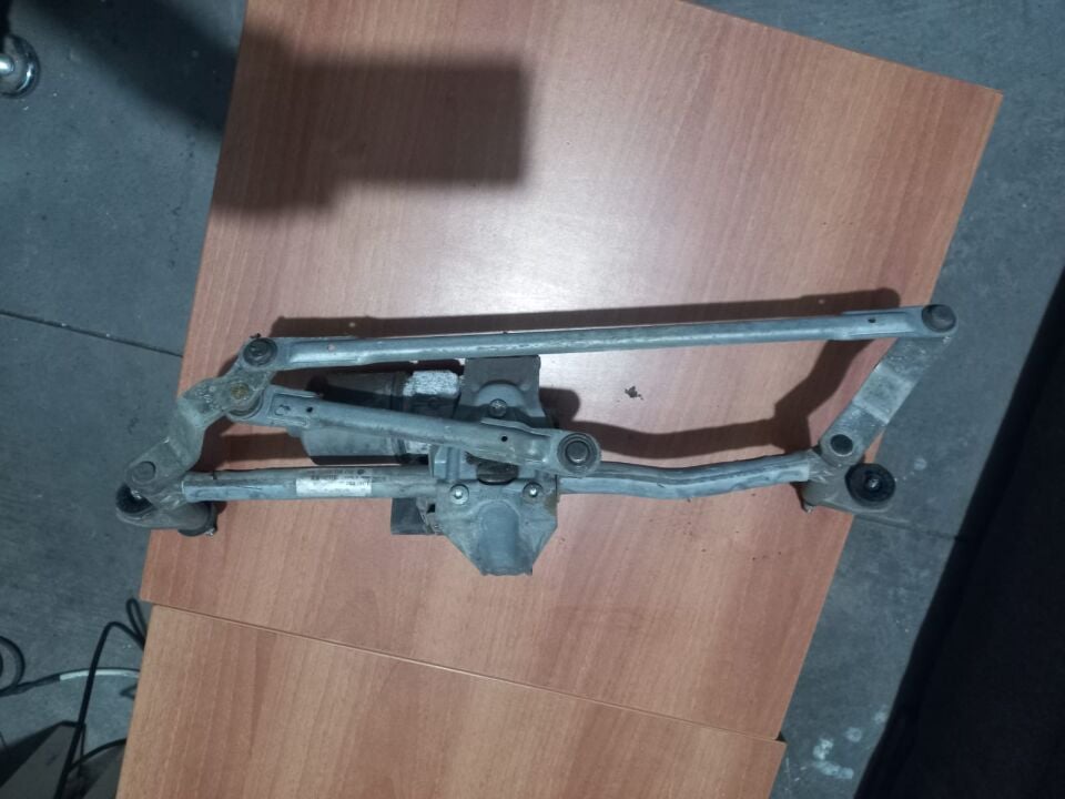 SİLECEK SİLGİ MOTORU VE KOLLARI VW CADDY 2K1955119C - 2K1955601A
